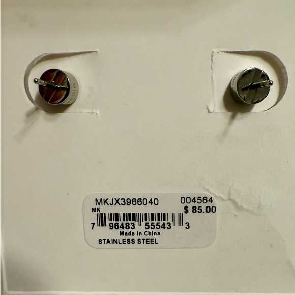 Michael Kors NIB Engraved Heart Earrings in Stainless Steel - Picture 4 of 12